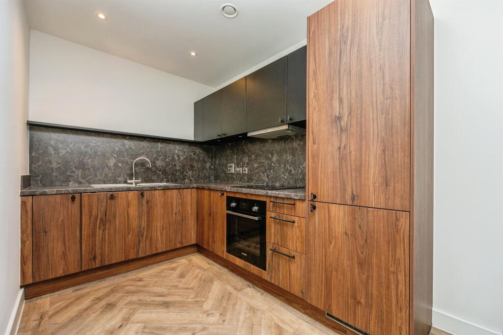 Apartment in Birmingham, West Midlands - View 4