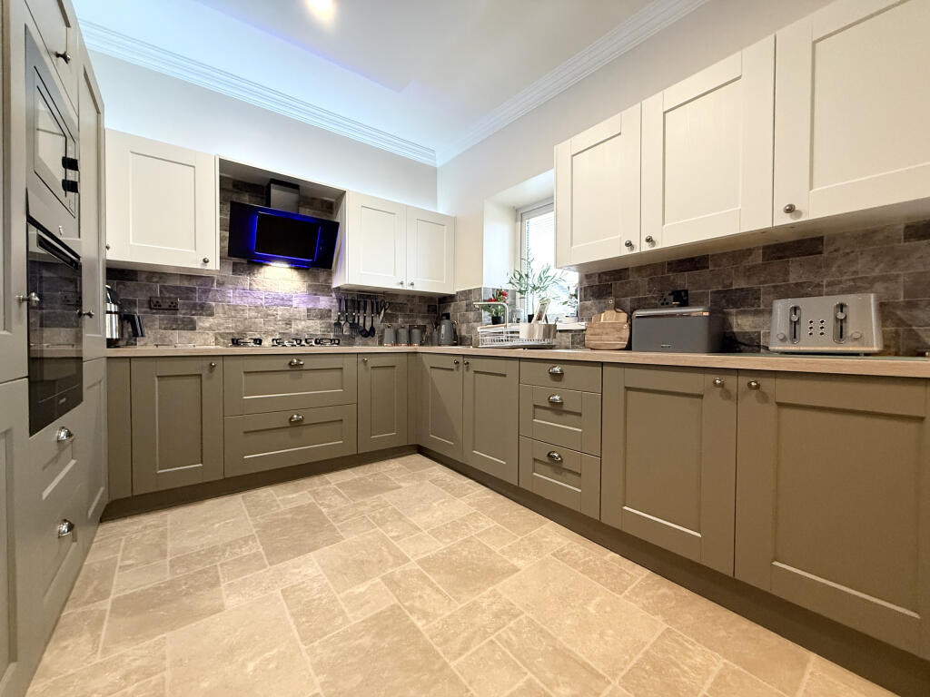 House in Aberdare, Aberaman North - More