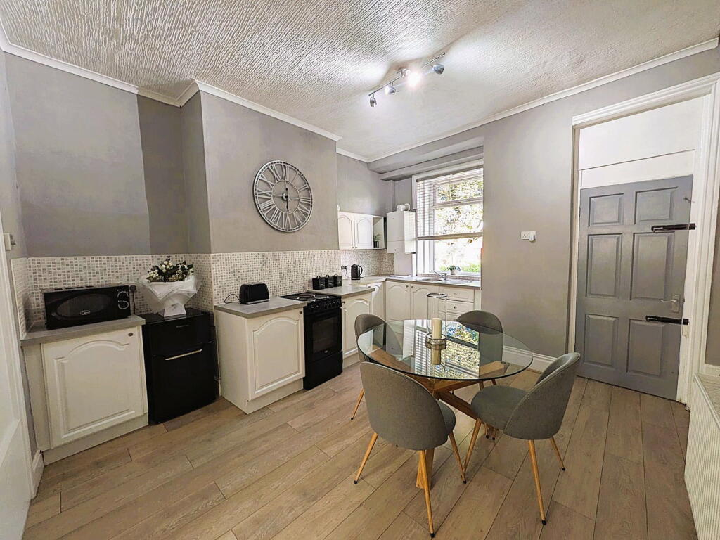 House in Oldham, Greater Manchester - View 4