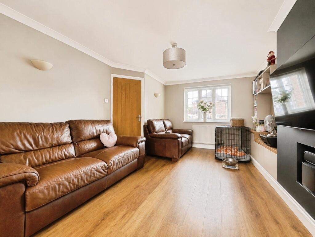 House in Waverley, Weybourne, Farnham - View 4