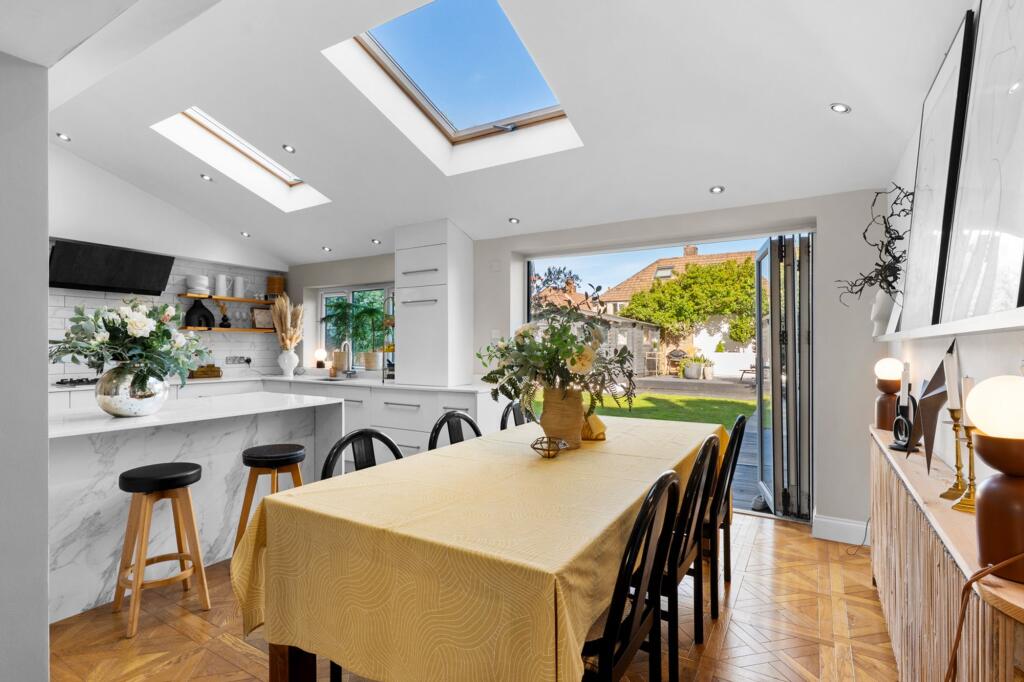 House in Croydon - View 4