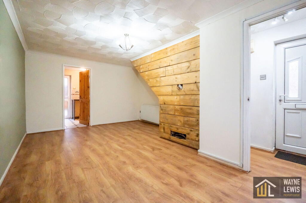 Bro-y-fan, Mornington Meadows, Caerphilly, CF83 3QG photo 3