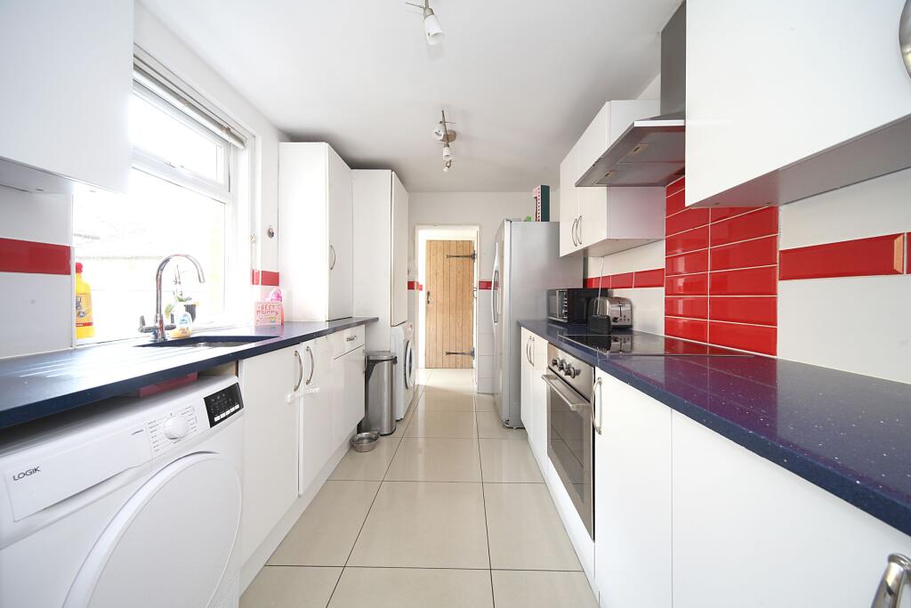 Blyth Place, Luton photo 4