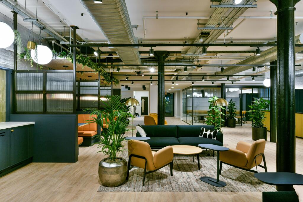 Reception/Business Lounge