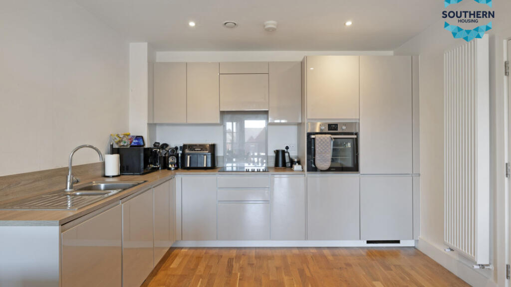 Apartment in Kingston upon Thames - More