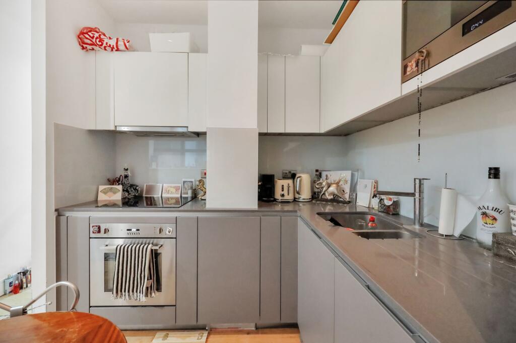 Apartment in London - View 3
