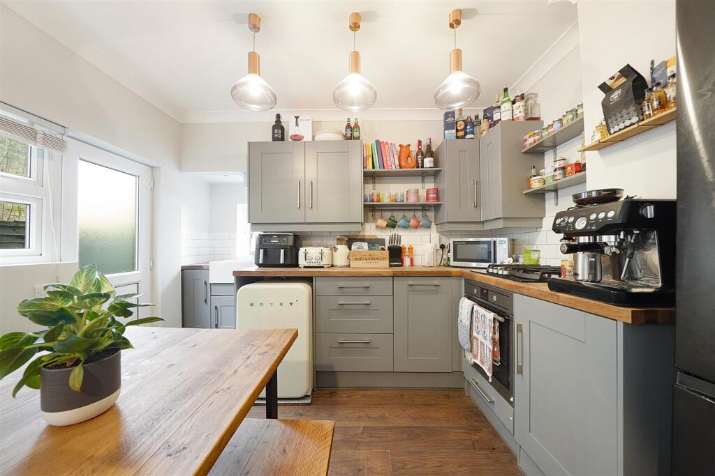 Apartment in London - View 5