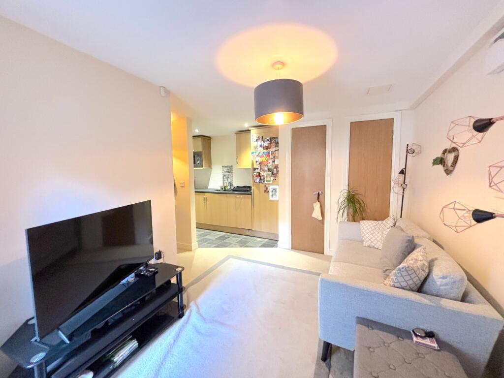 Apartment in Bristol, Bath and North East Somerset - View 3