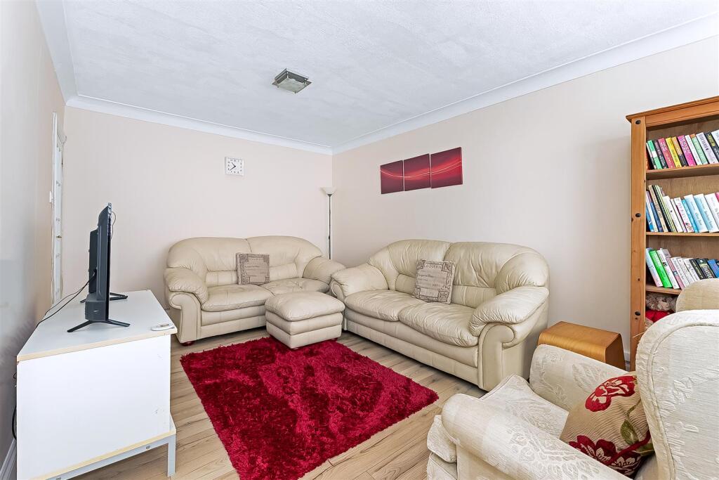 Apartment in Croydon - View 4