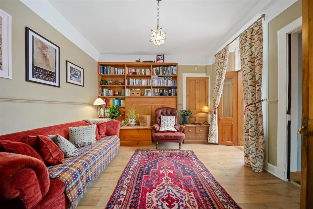 House in Perth, Upper Craigie - View 2