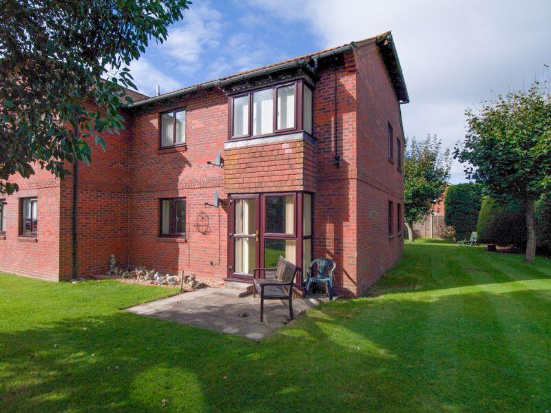 2-bed flat on Meadow Court, Felpham, £149,950