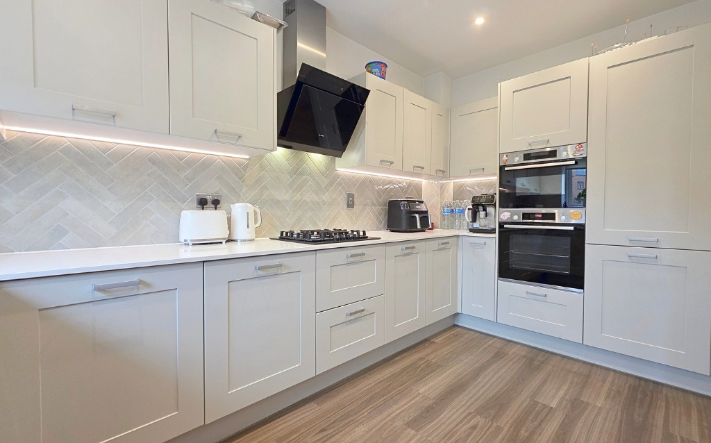Hawthorn Drive, Crowthorne, Berkshire, RG45 photo 3