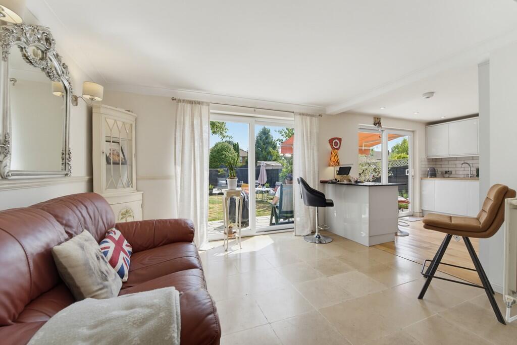 Penton Avenue, Staines-upon-Thames, Surrey photo 4