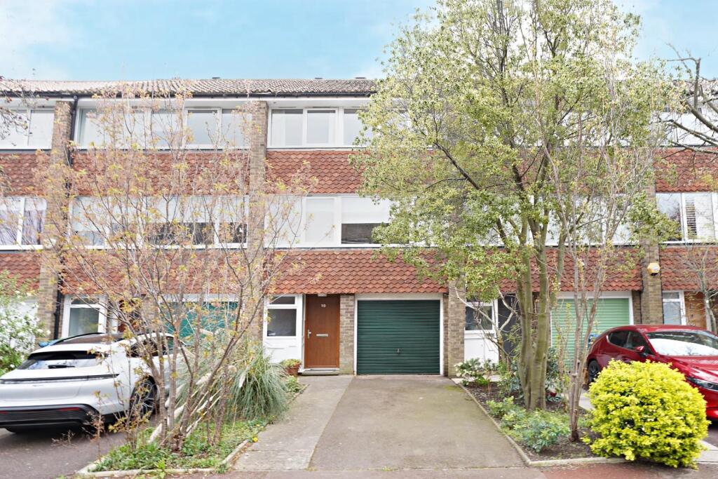 Main image of property: Alleyn Crescent, Dulwich, London, SE21
