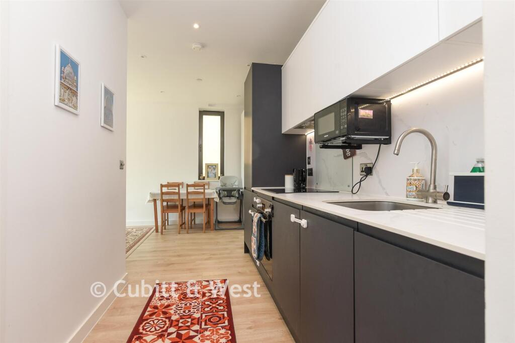 Apartment in Redhill, Reffles Bridge, Earlswood - View 5