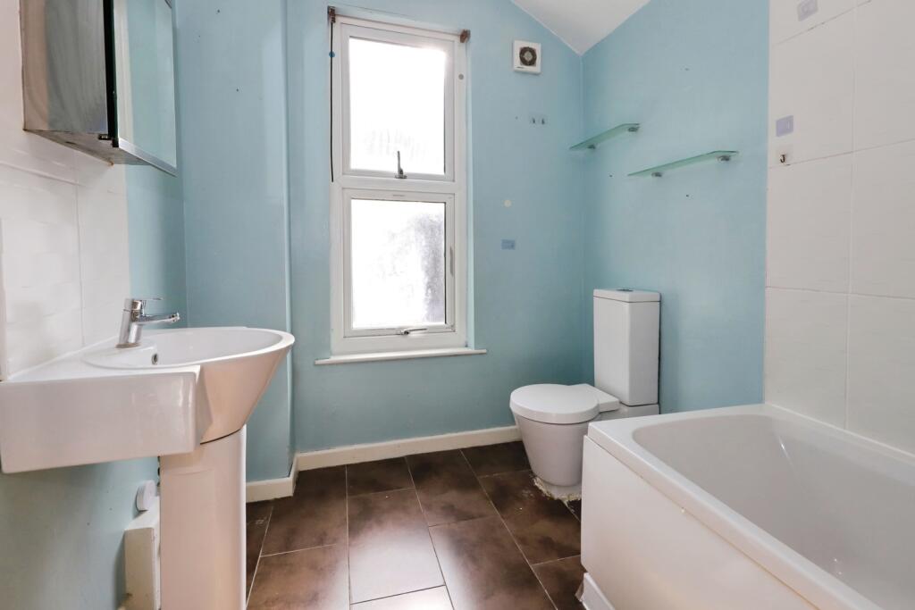 House in Wolverhampton, West Midlands - View 4