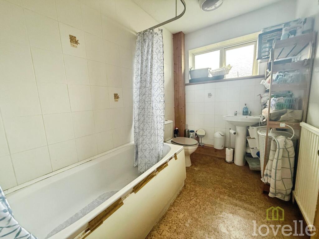 House in West Lindsey, Gainsborough - More