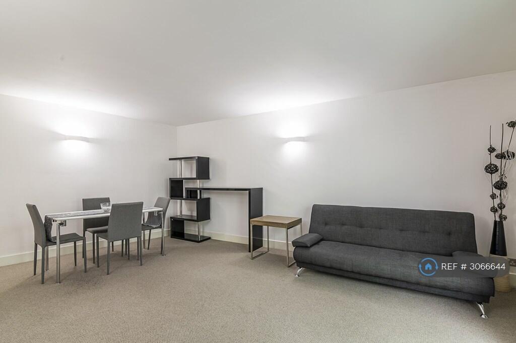 Apartment in London, St. George in the East, Wapping - View 4