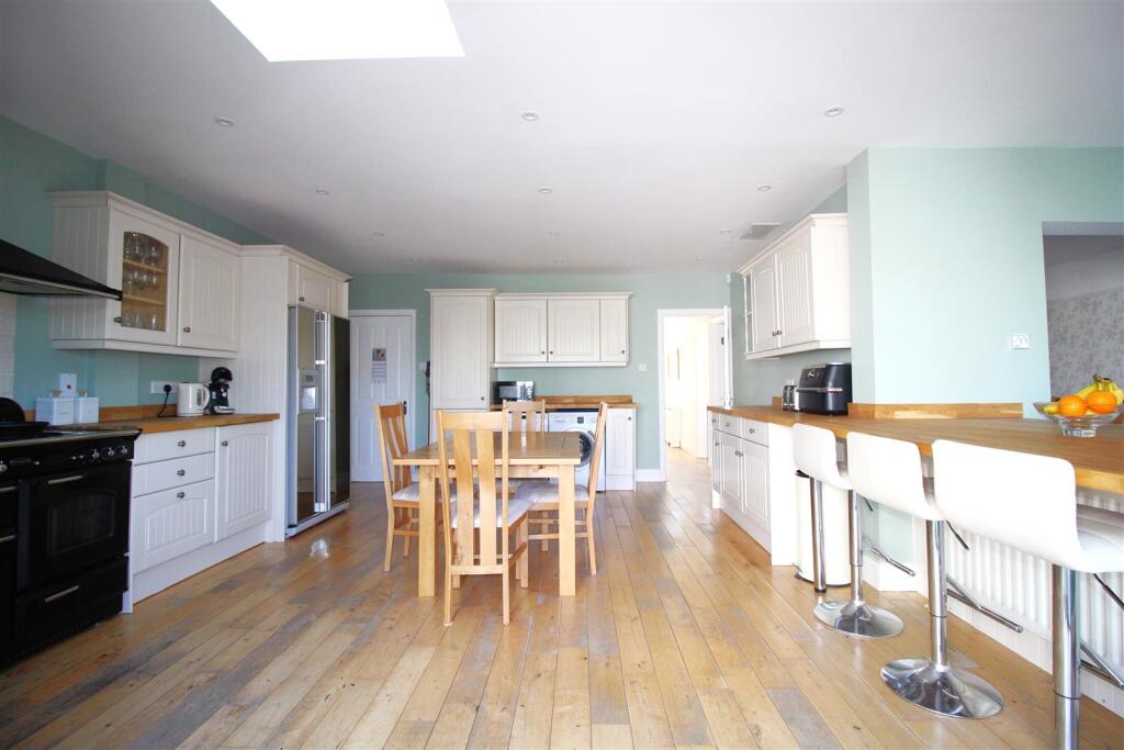 Waverley Road, Stoneleigh - View 4