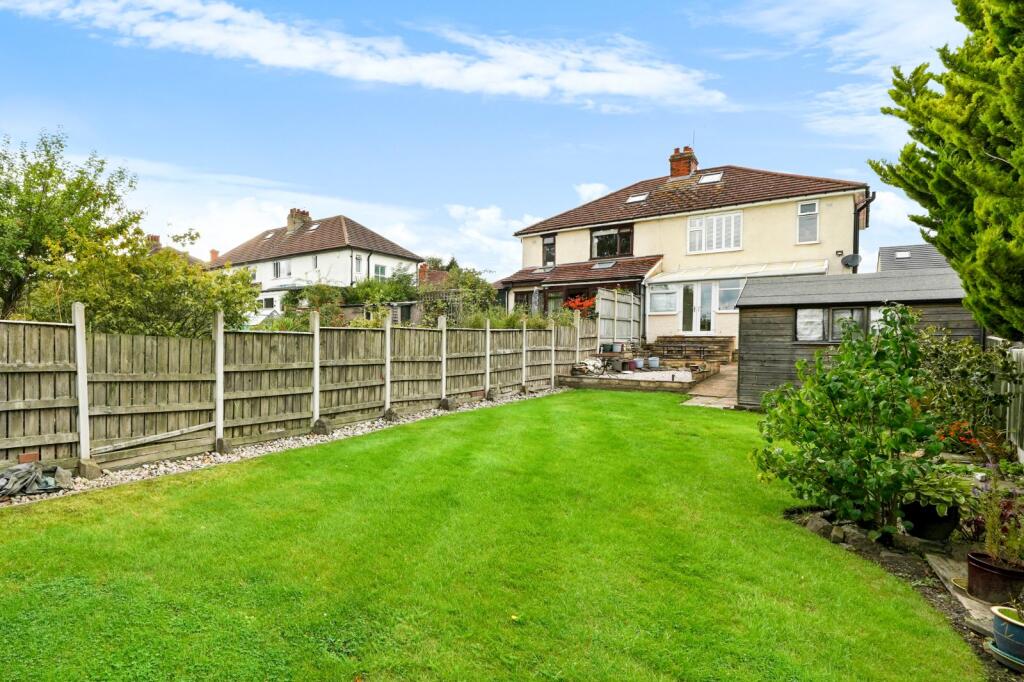 House in Harrogate, Fairfax - View 2