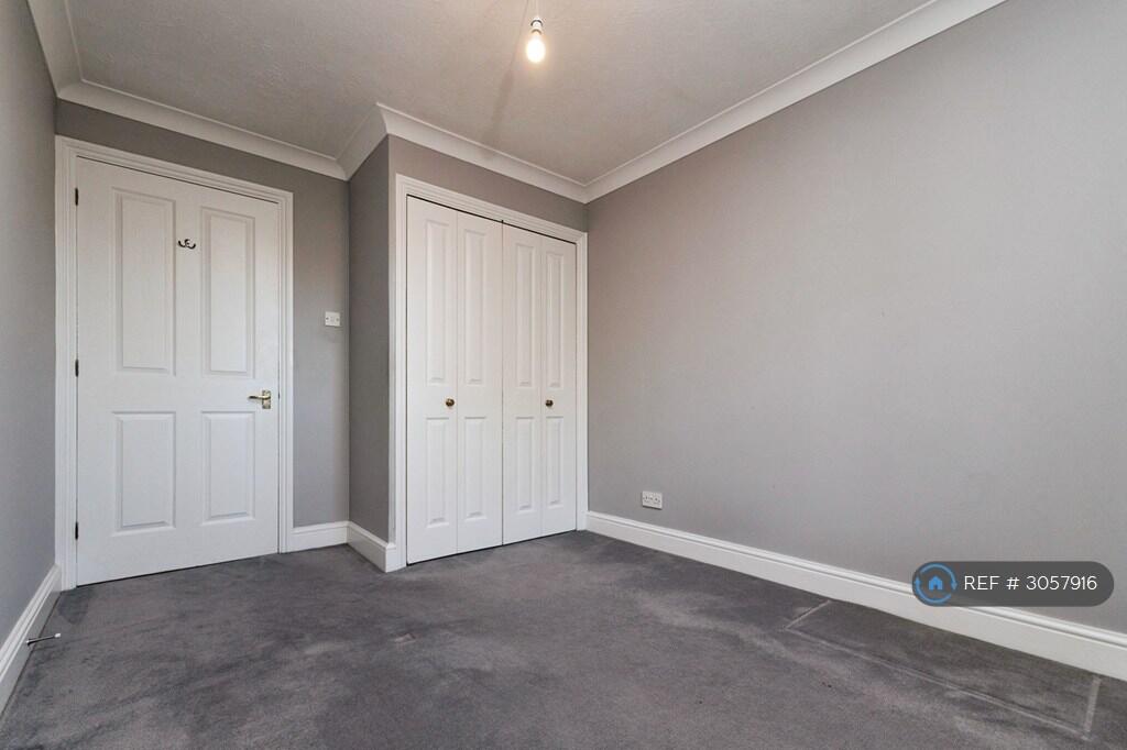 Apartment in Sutton - View 2