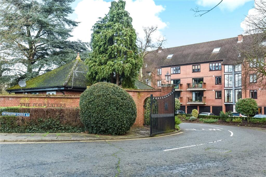 1-bed flat on Winslow Close, Eastcote, Middlesex, £340,000
