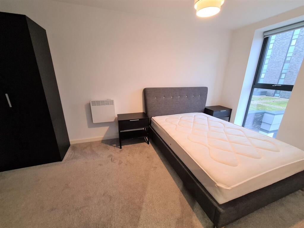 Apartment in Salford, Greater Manchester - View 5