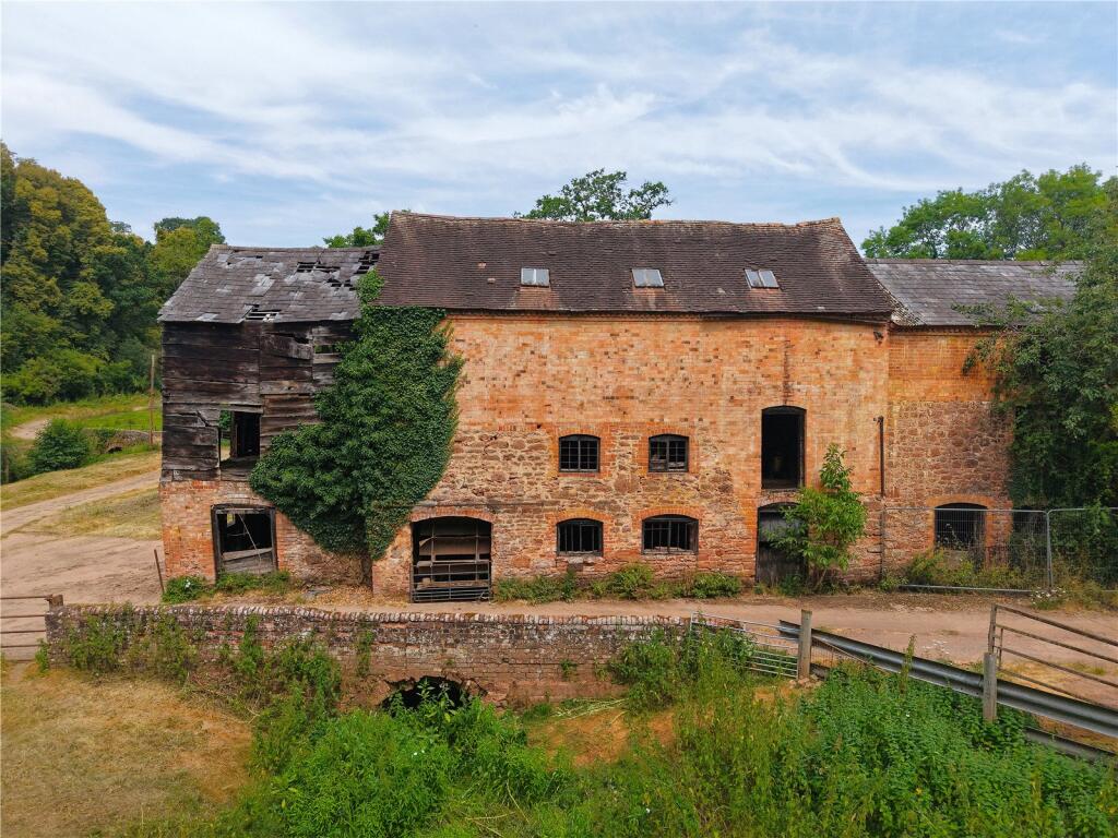 House in Gloucester - View 4