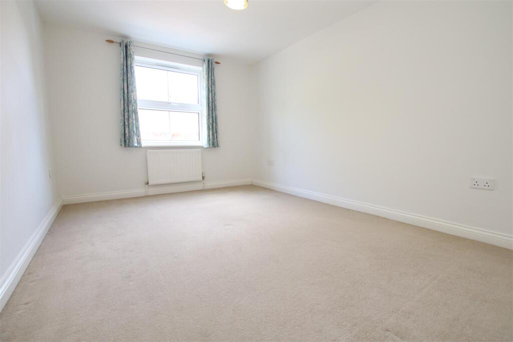 Apartment in Eastleigh, Newtown - View 5