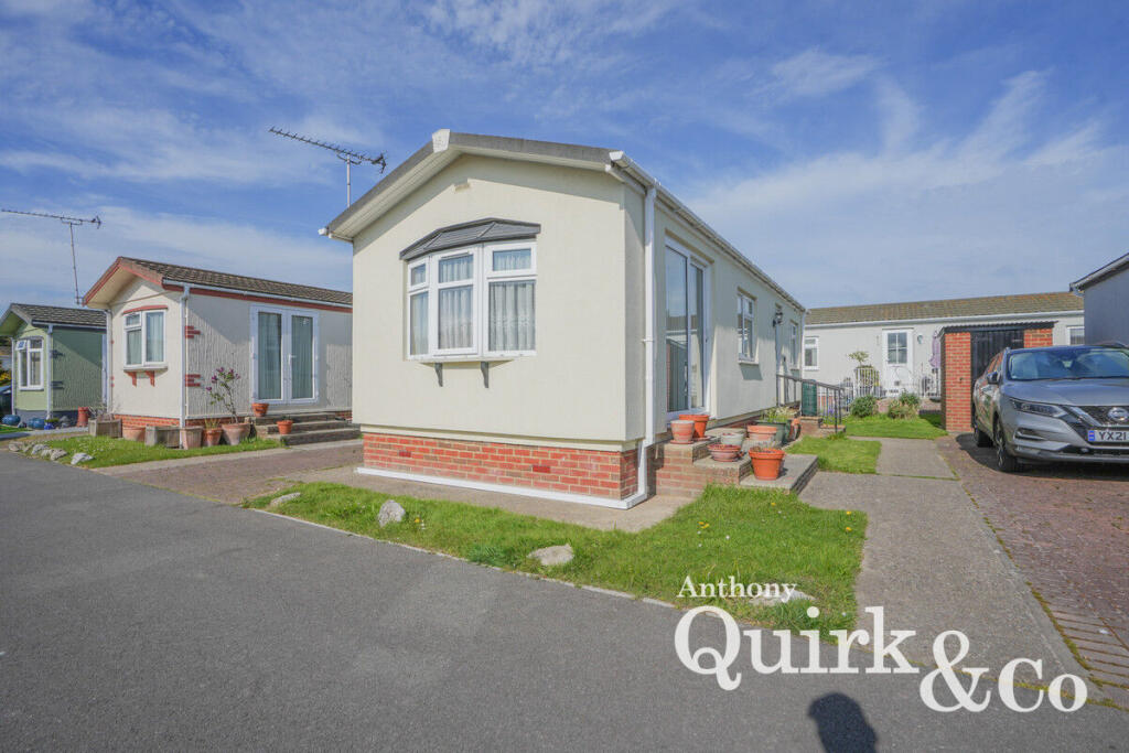 1-bed caravan on Creek Road, Canvey Island, SS8, £110,000