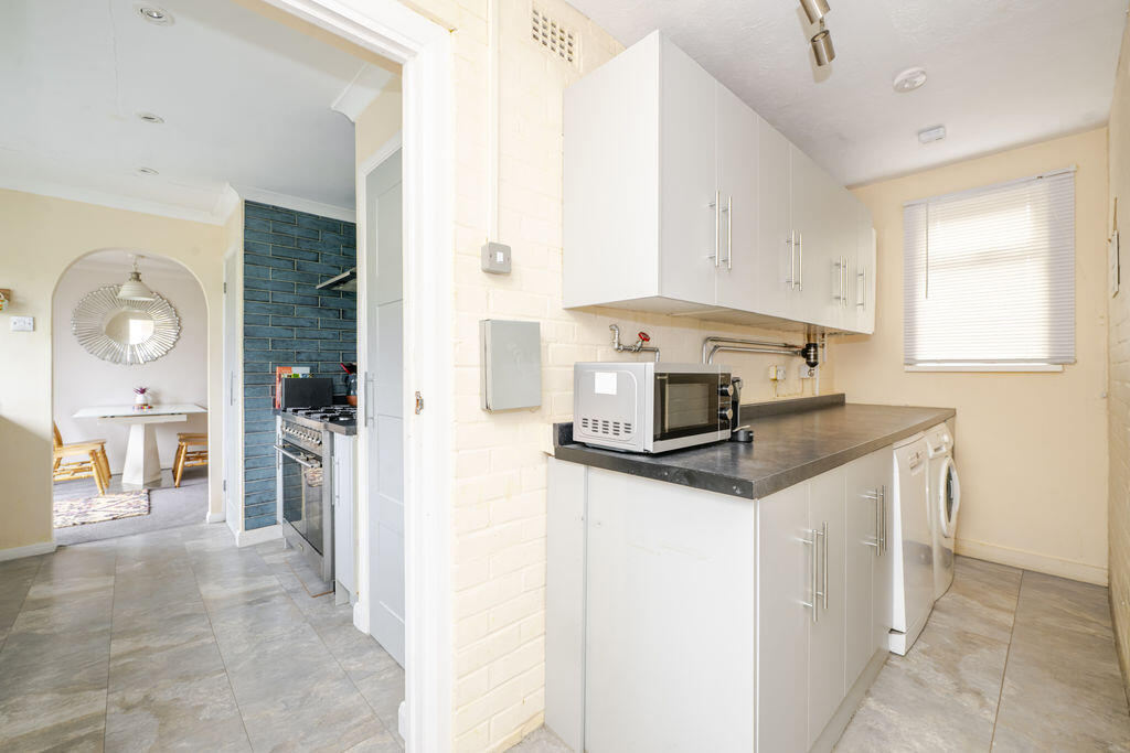 House in Heathfield, Sandy Cross - More