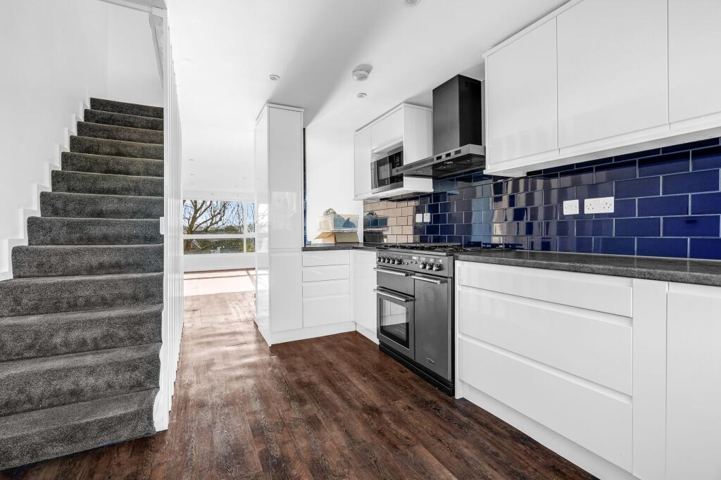 Apartment in Ware, Kings Hill - View 5
