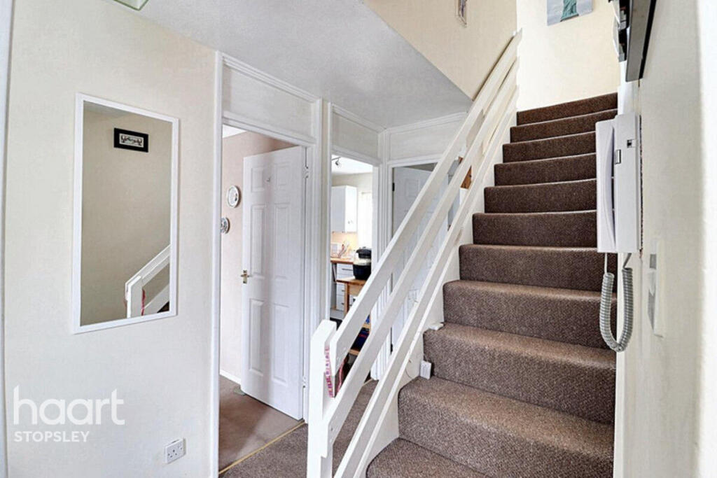 3-bed flat on Elgar Path, Luton, £175,000
