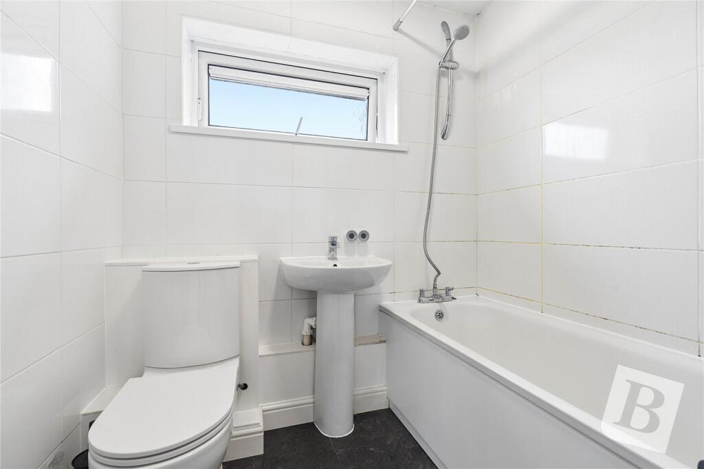 Apartment in Southend-on-Sea - View 5