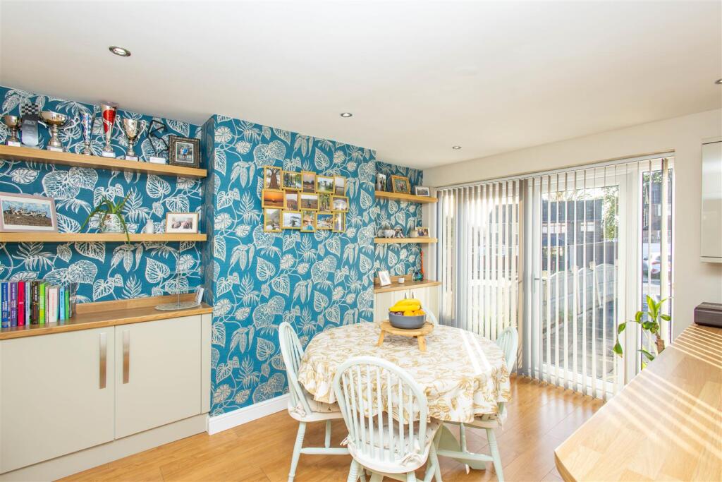 Lynwood Crescent, Woodlesford, Leeds photo 3