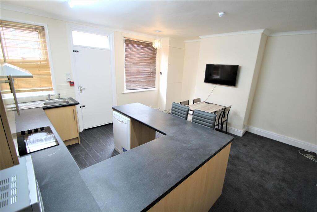 House in Leeds - View 2