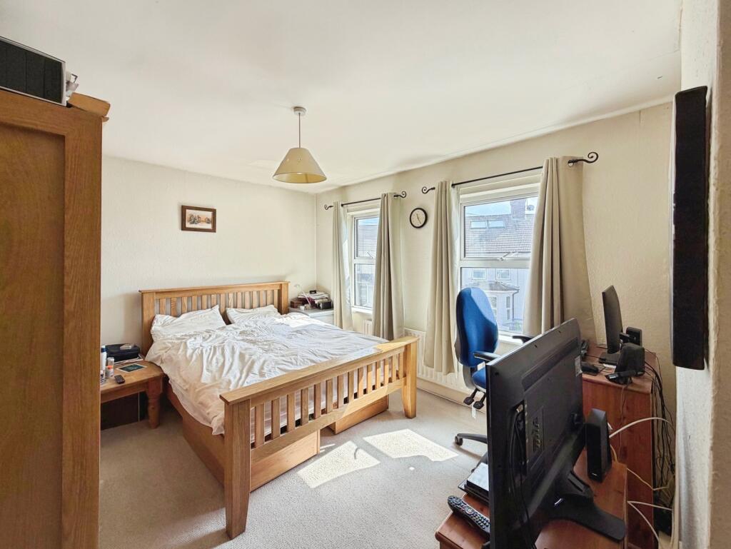 House in Rushmoor, East End, North Town - View 5