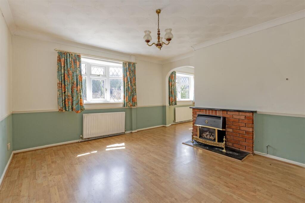 House in North East Derbyshire, Wingerworth - View 3
