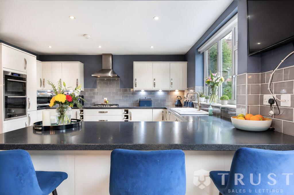 House in Wakefield - View 4