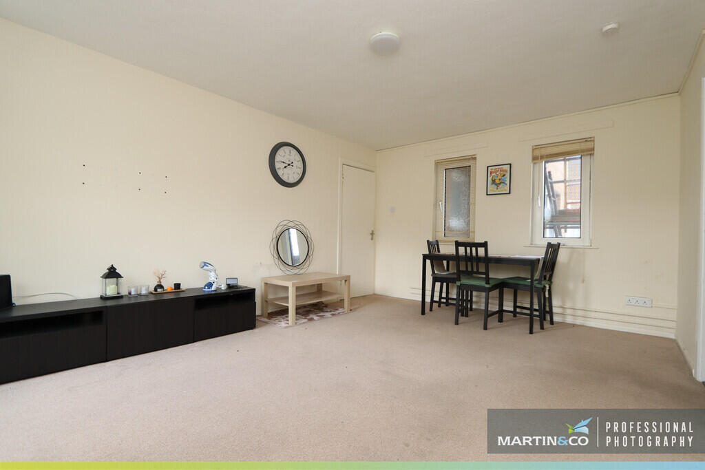 Apartment in Cardiff, Llanedeyrn - View 4