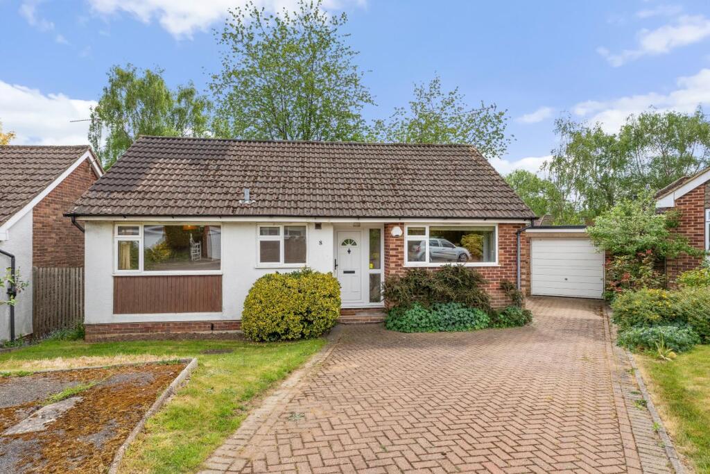 Main image of property: Russell Close, Little Chalfont, Buckinghamshire, HP6 6RE
