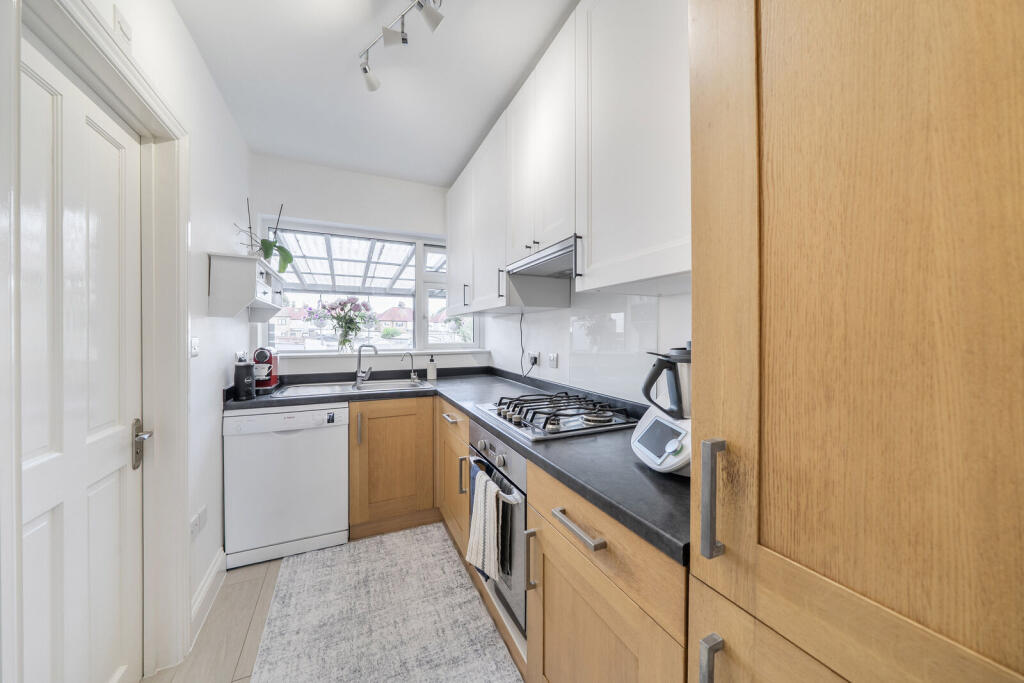 Longspring, Watford, WD24 photo 4