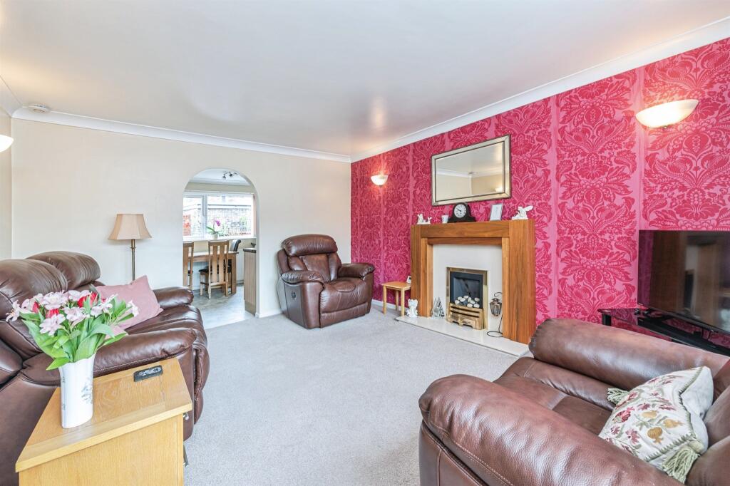 House in Holmfirth, Kirkroyds, Wooldale - View 2