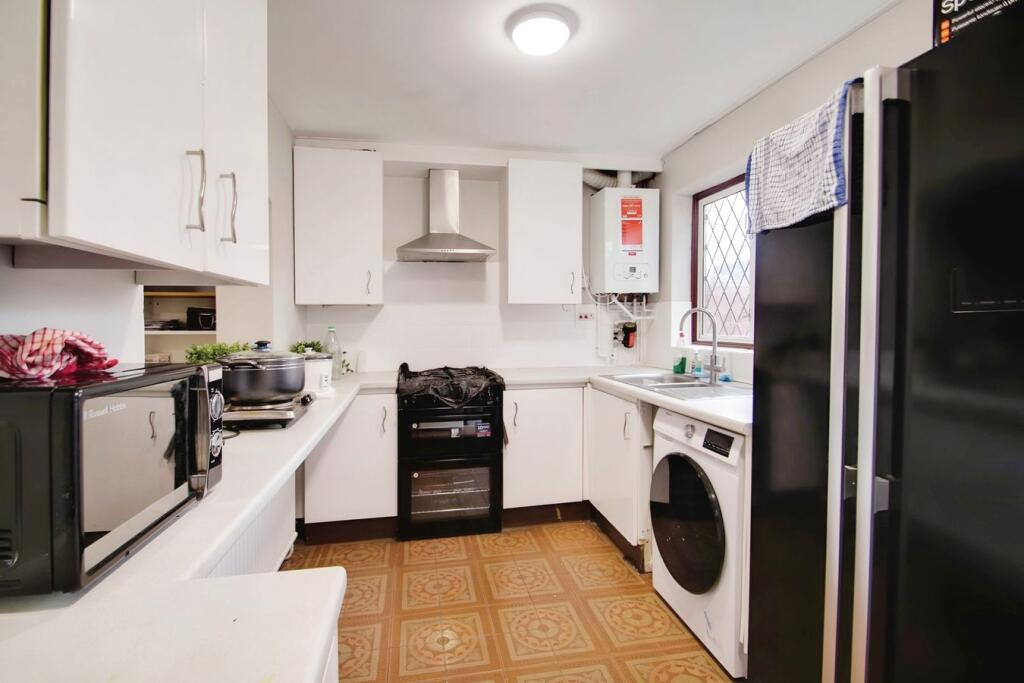 House in London, Yeading - More