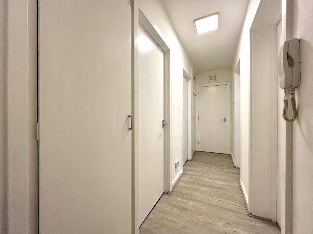 Apartment in Trafford, Brooklands - More