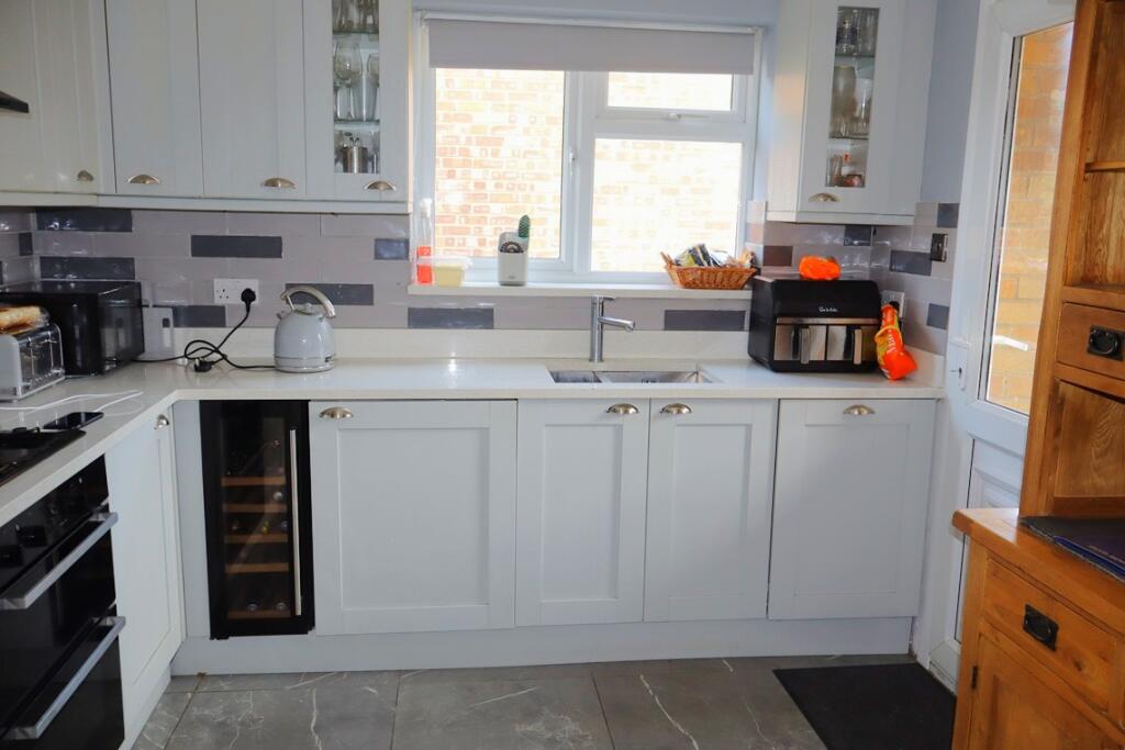 House in Grays, Badgers Dene, Little Thurrock - View 2