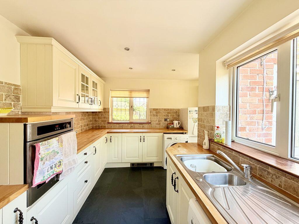 House in Newport - View 5