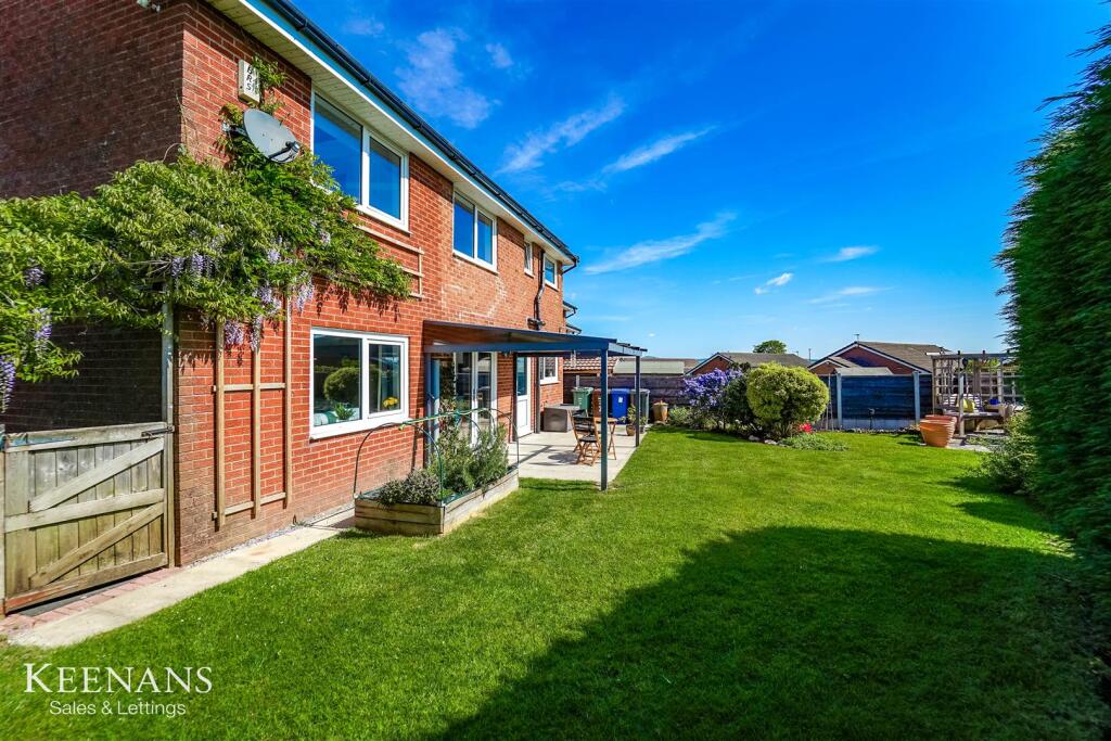 Whitby Close, Bury photo 5
