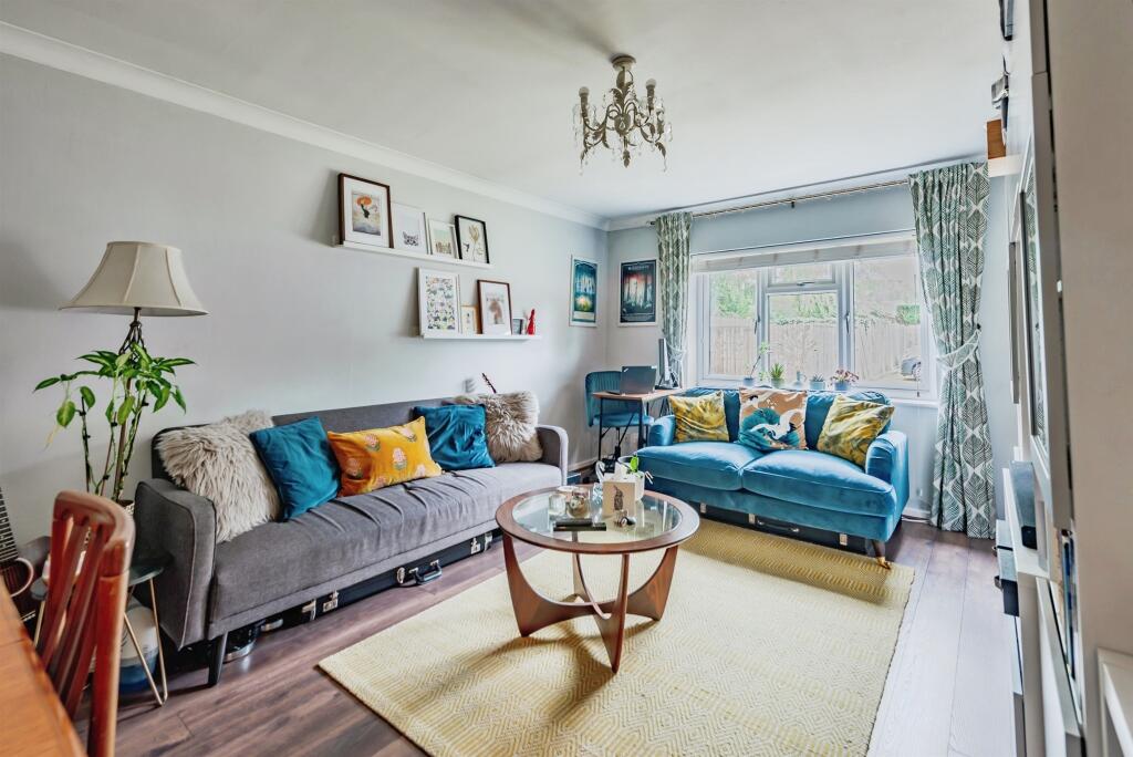 Apartment in Reigate and Banstead, Surrey - View 3