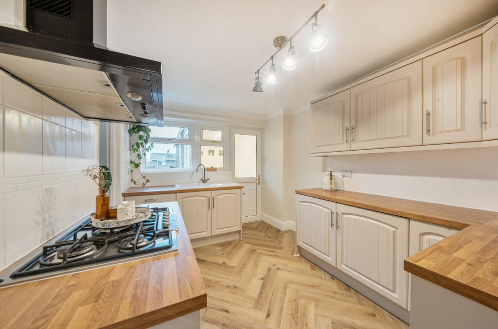 Spring Vale, Swanmore, Southampton, Hampshire, SO32 photo 2